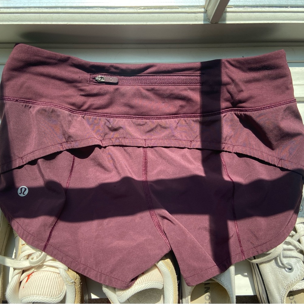 Lululemon - maroon speed ups 2.5 inch • Size 0/2